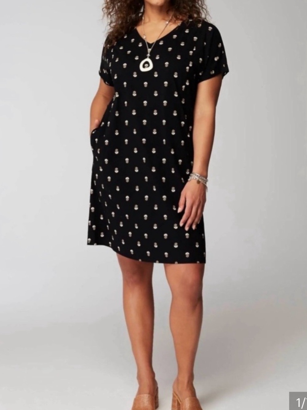 New J. Jill Black V-Neck Short Sleeve Shift Dress
